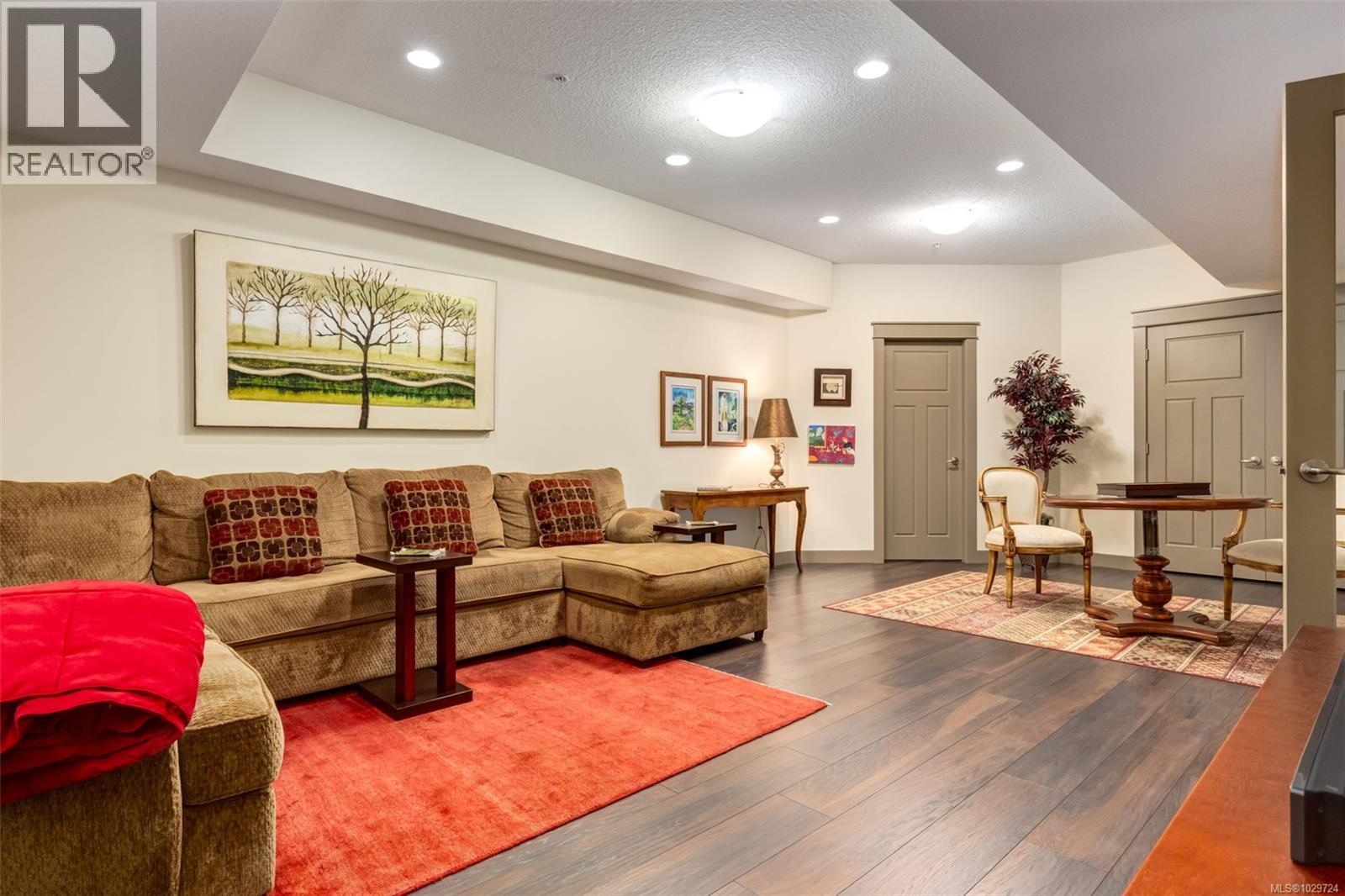 #102 5418 JACOBS LANE - 52