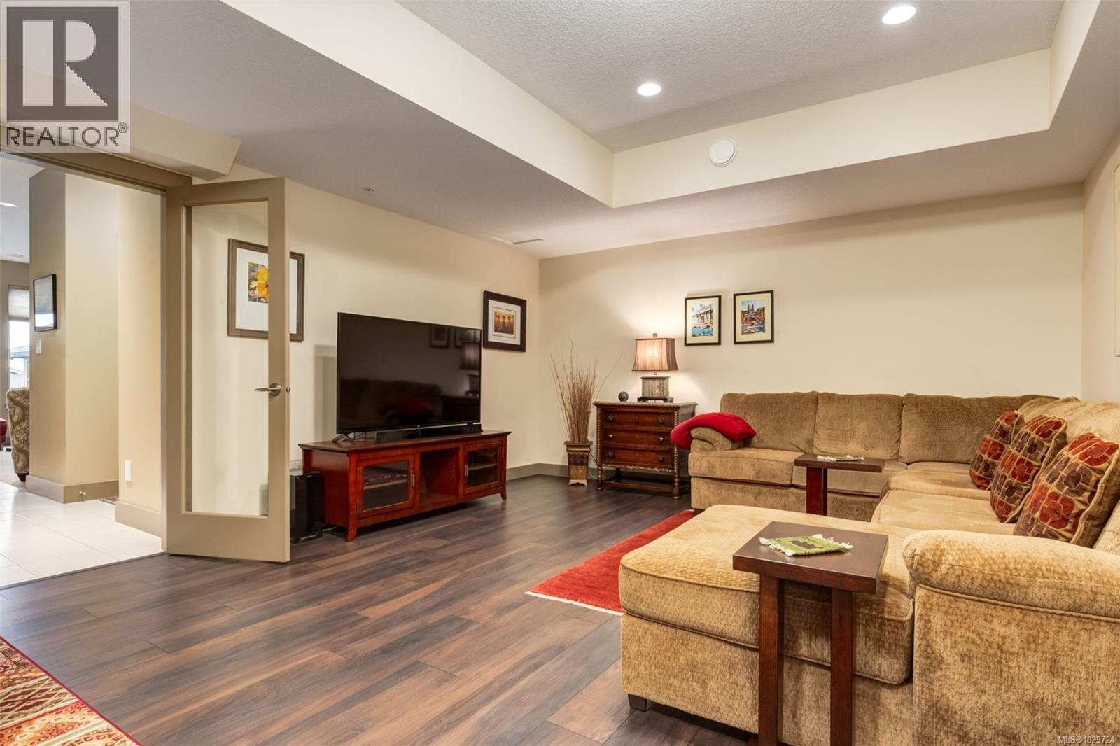 #102 5418 JACOBS LANE - 50