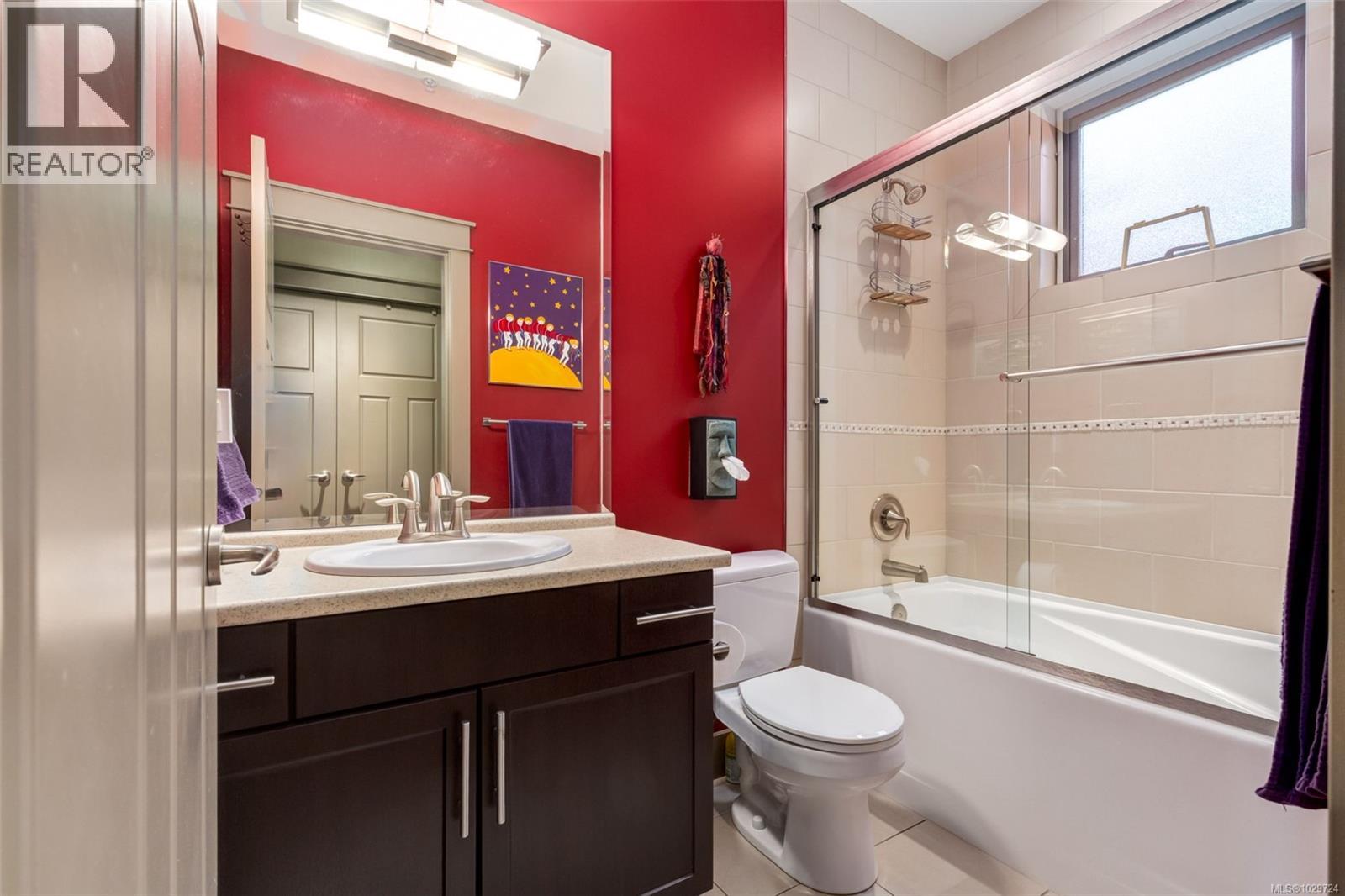 #102 5418 JACOBS LANE - 36