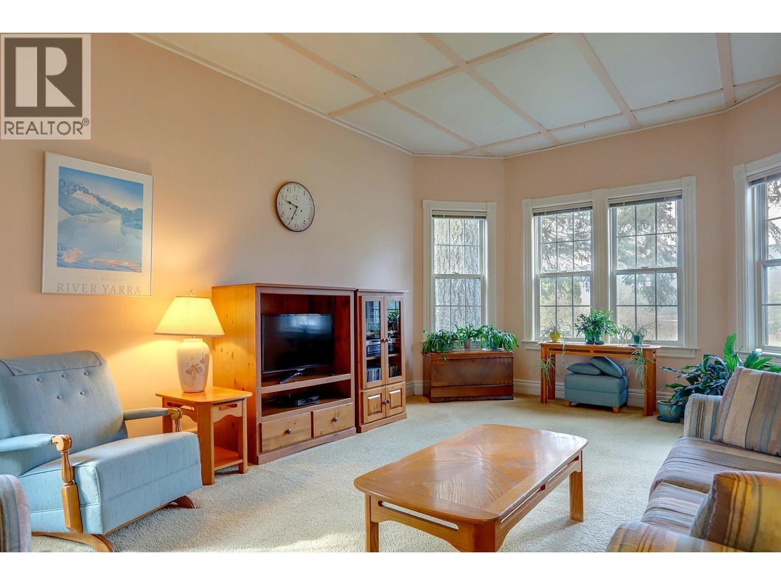  5051 11 Street Northeast, Salmon Arm