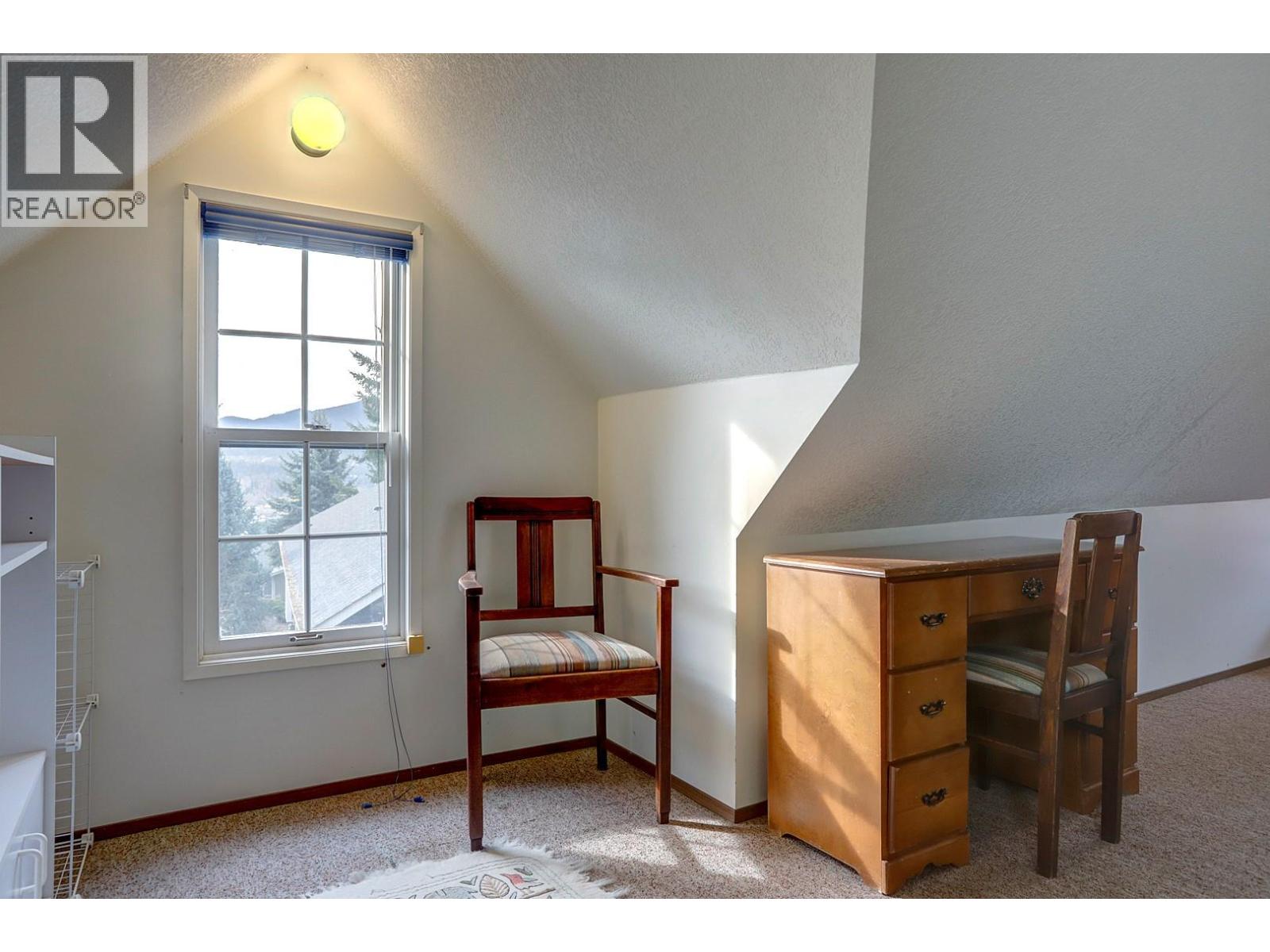  5051 11 Street Northeast, Salmon Arm