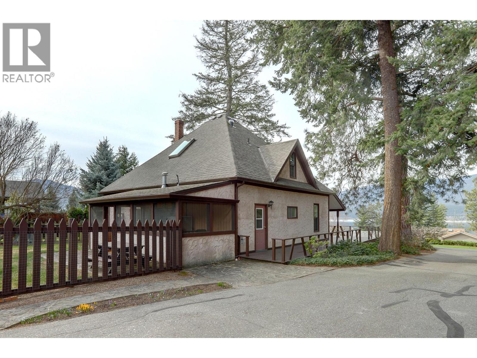  5051 11 Street Northeast, Salmon Arm