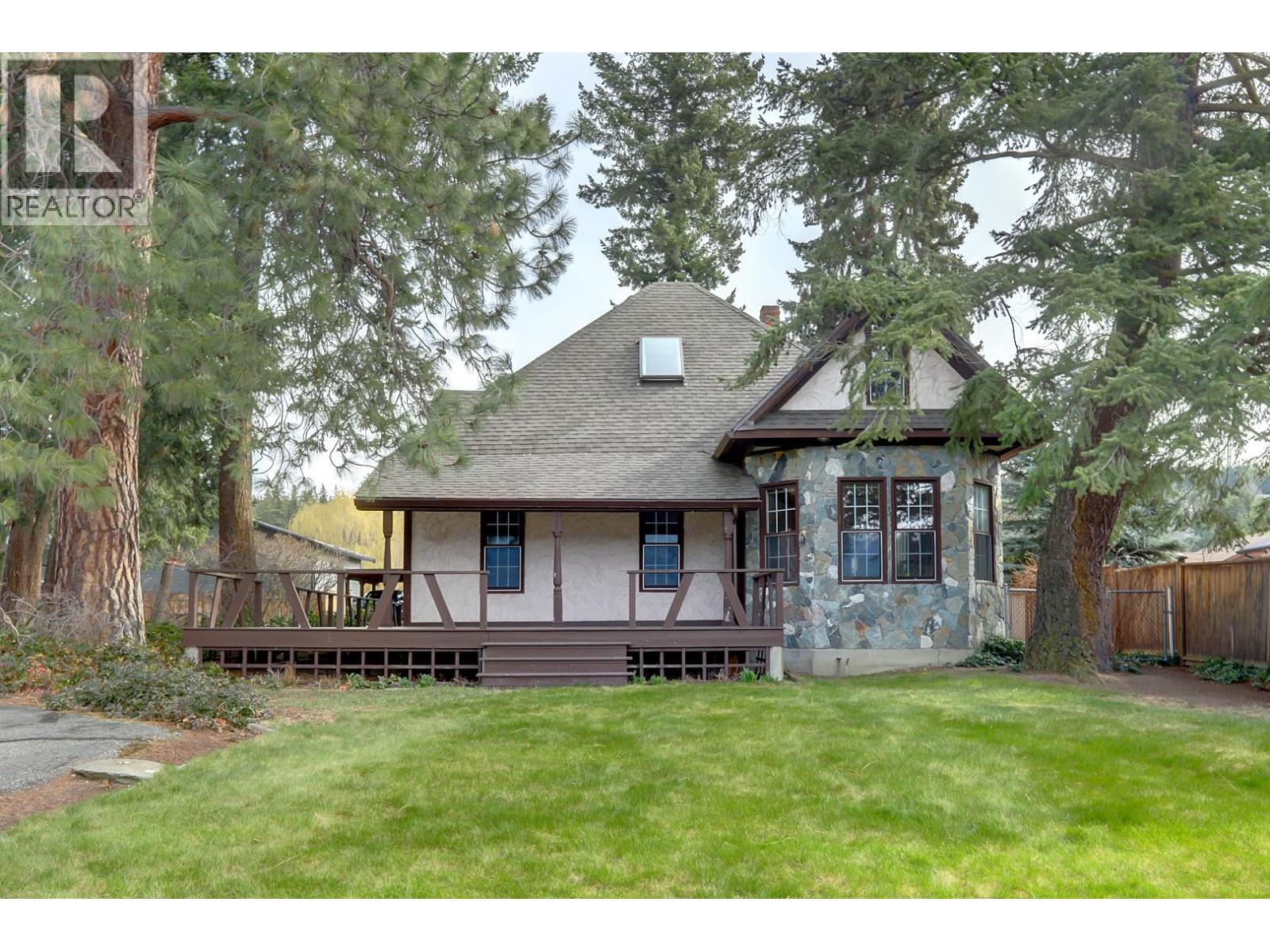  5051 11 Street Northeast, Salmon Arm