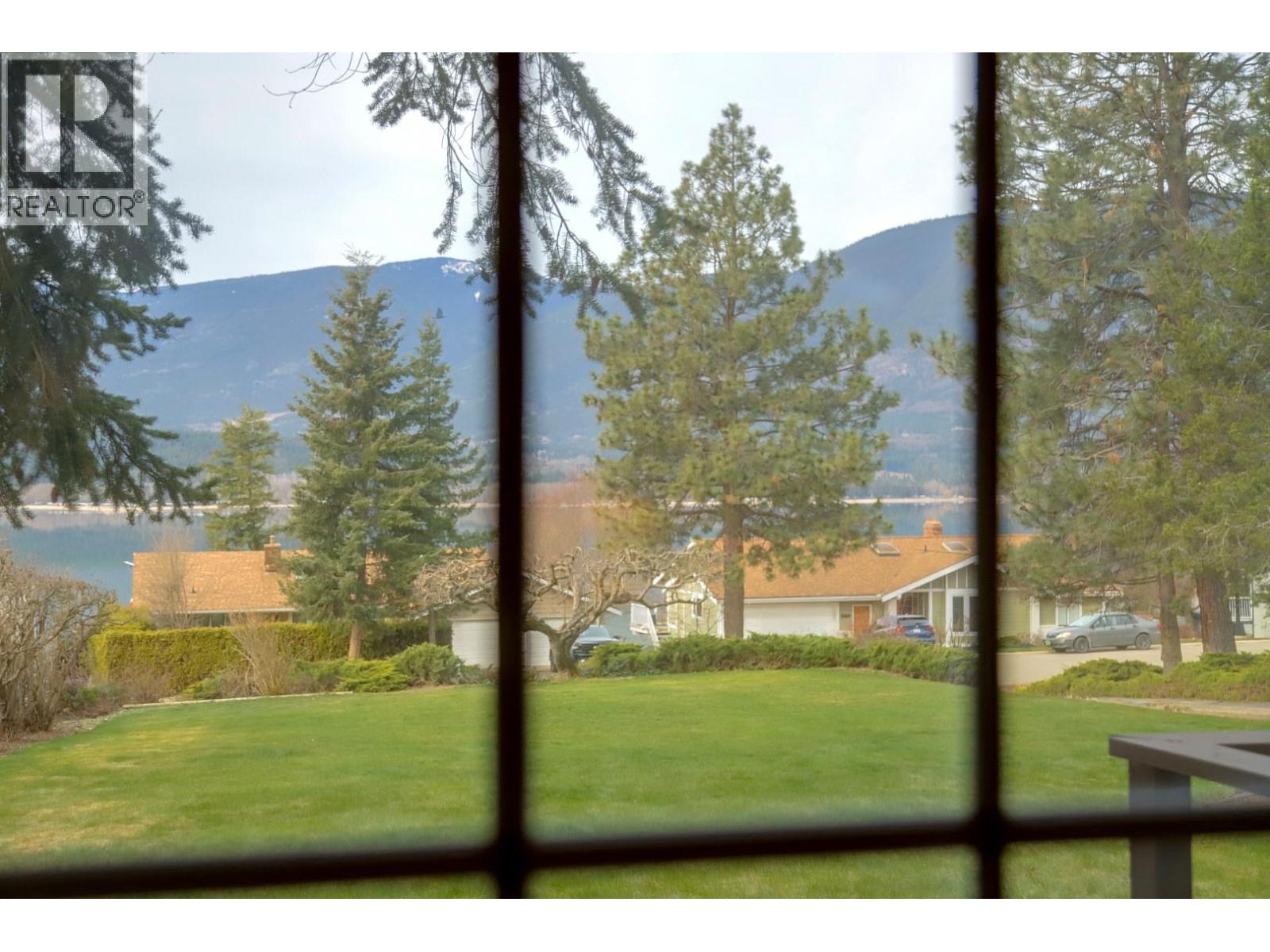  5051 11 Street Northeast, Salmon Arm