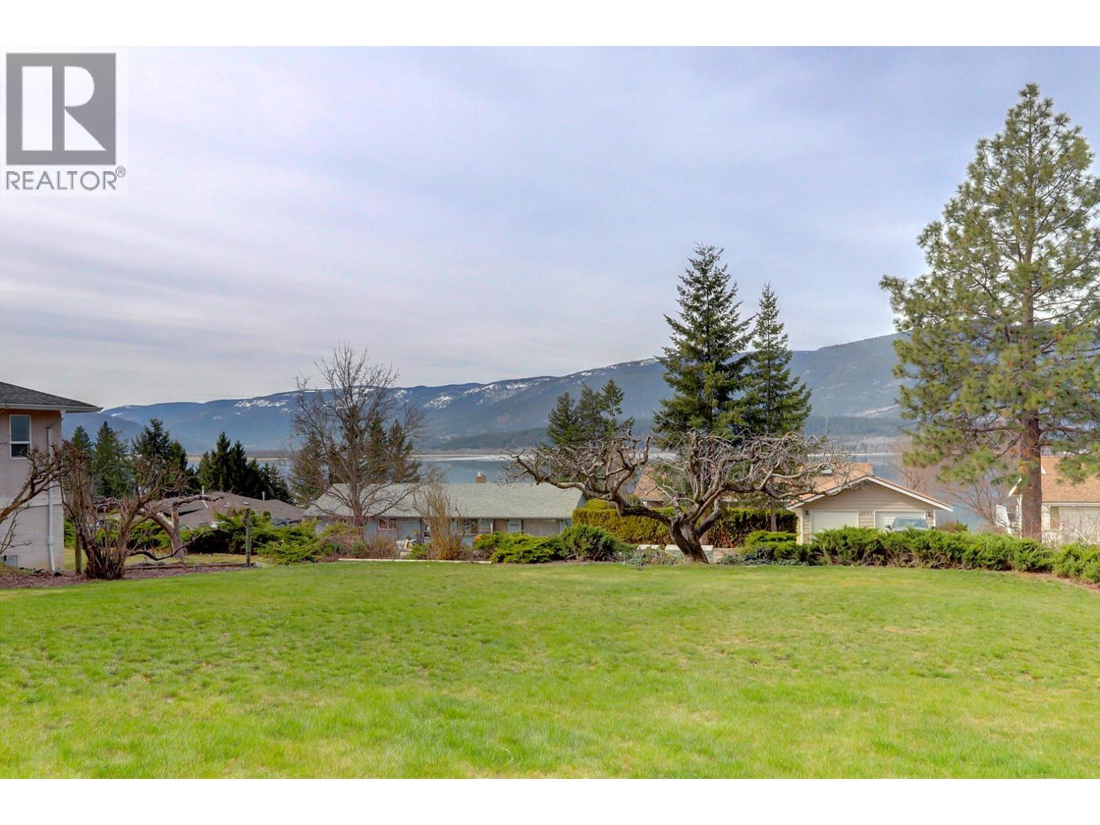  5051 11 Street Northeast, Salmon Arm