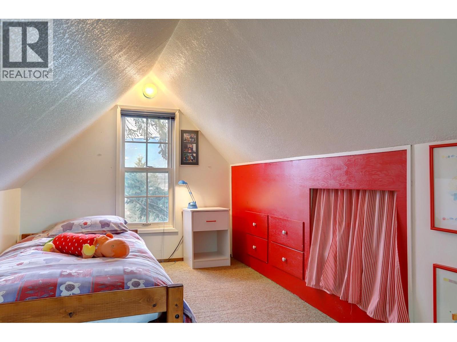  5051 11 Street Northeast, Salmon Arm