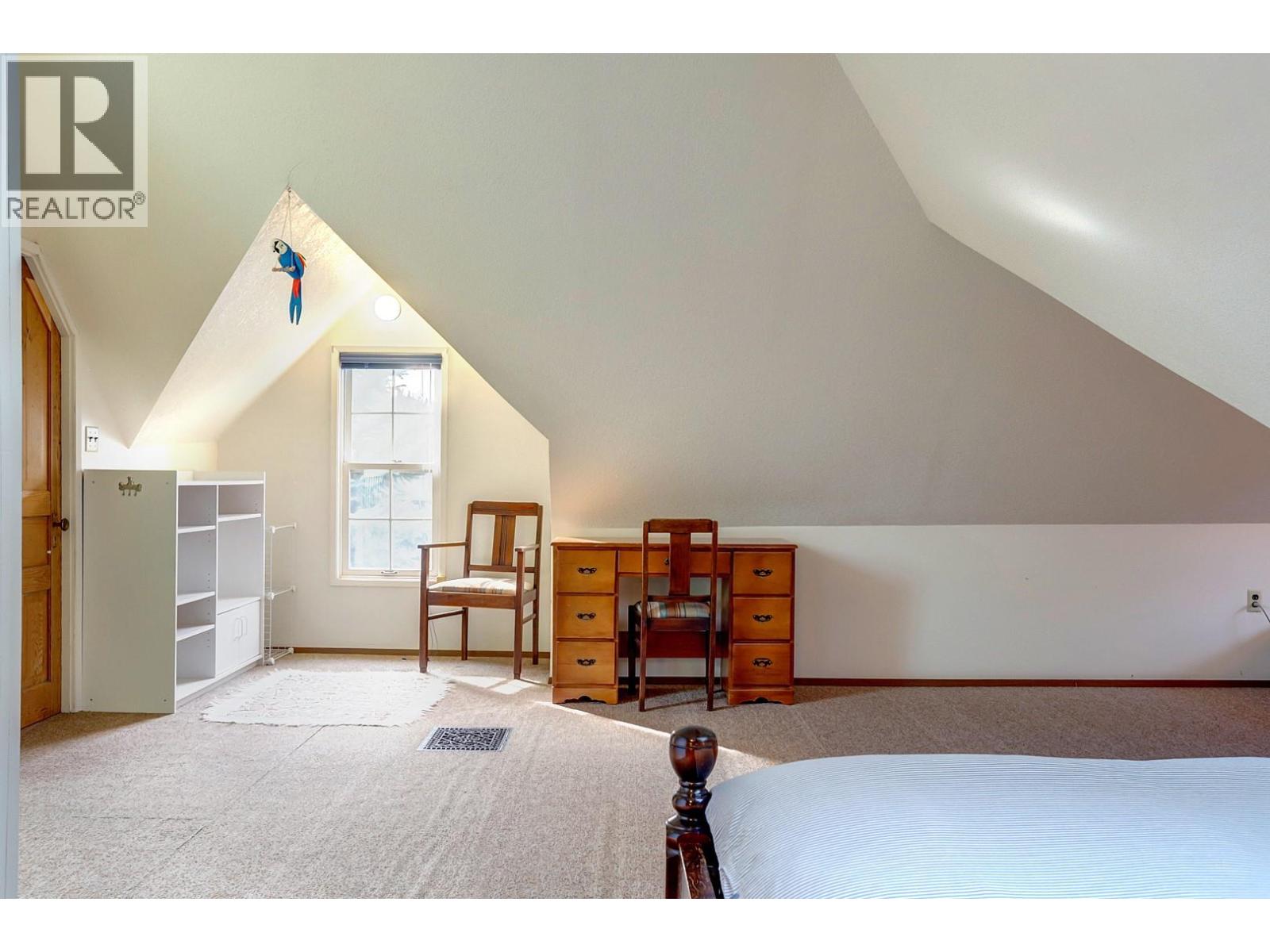  5051 11 Street Northeast, Salmon Arm