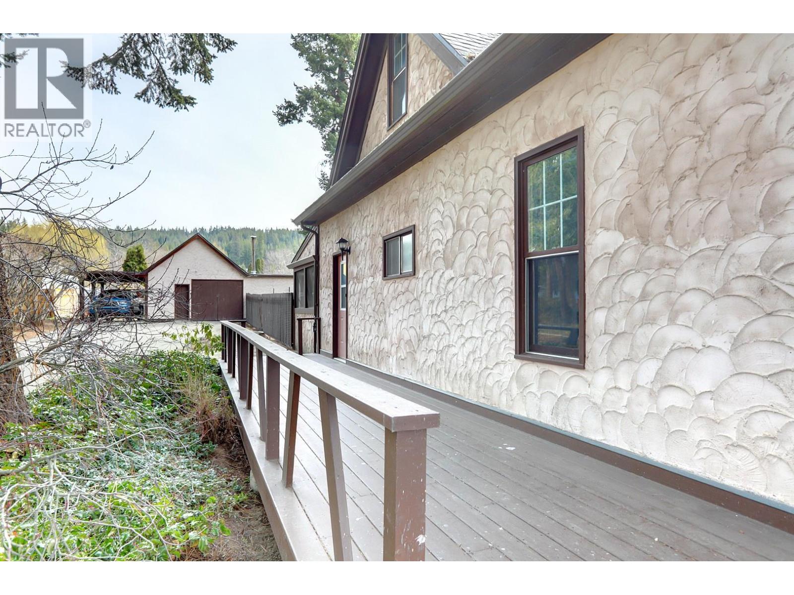  5051 11 Street Northeast, Salmon Arm