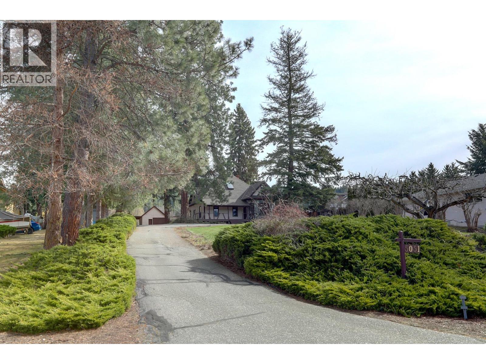  5051 11 Street Northeast, Salmon Arm