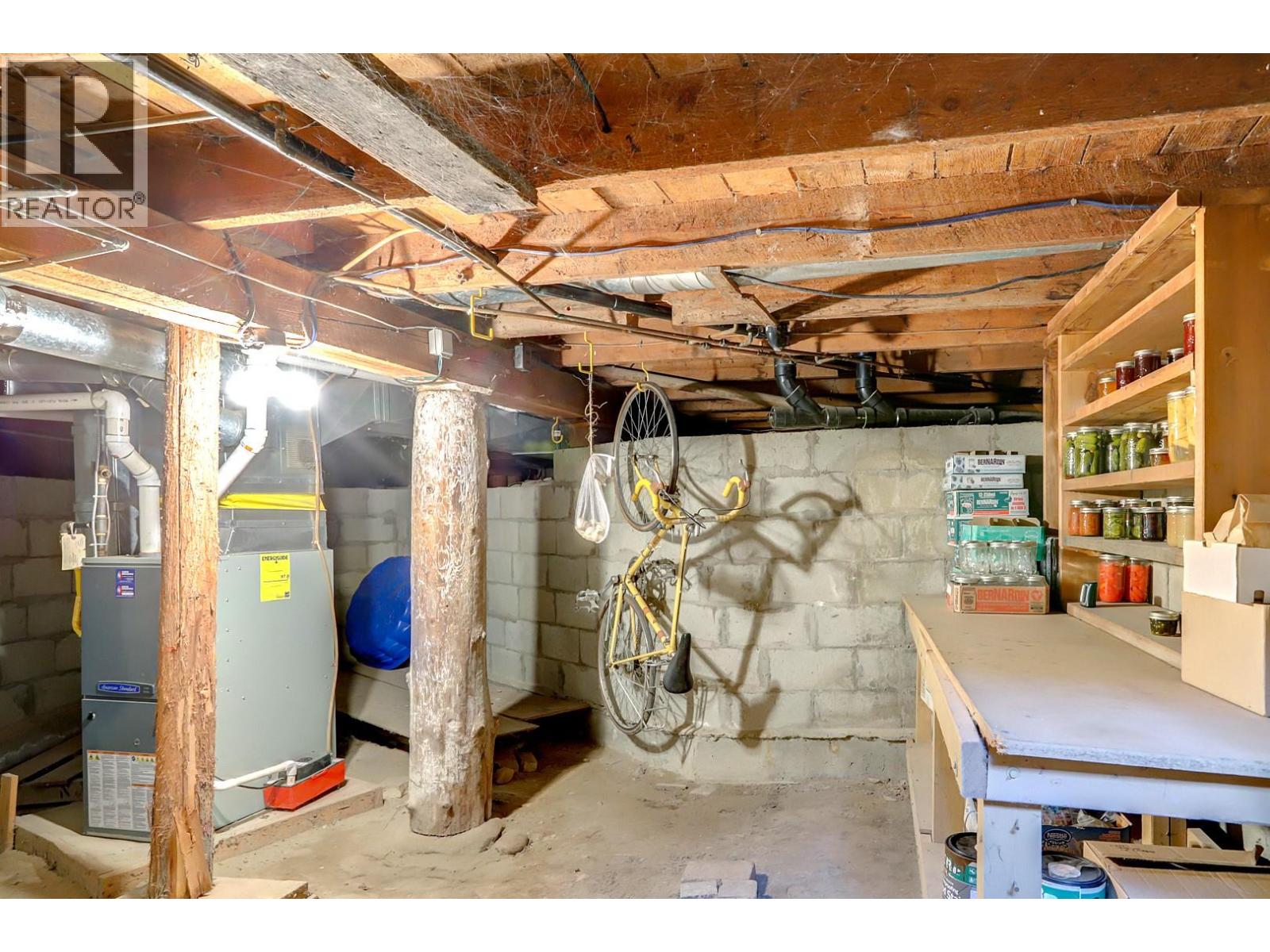  5051 11 Street Northeast, Salmon Arm