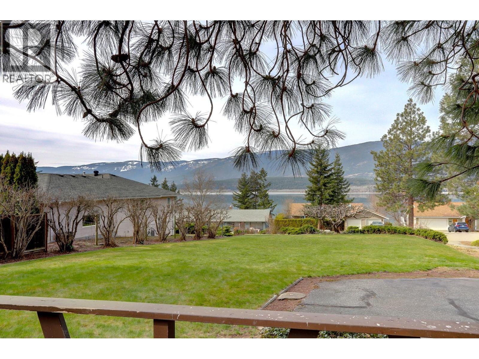  5051 11 Street Northeast, Salmon Arm