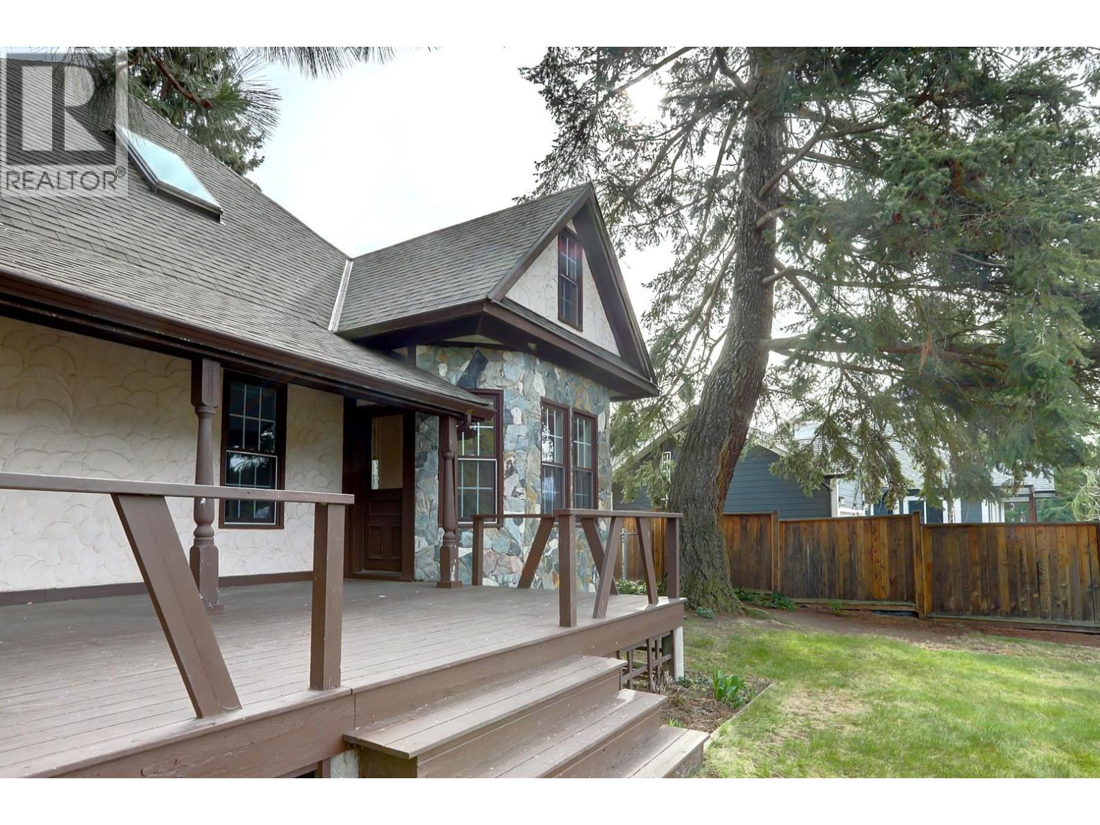  5051 11 Street Northeast, Salmon Arm