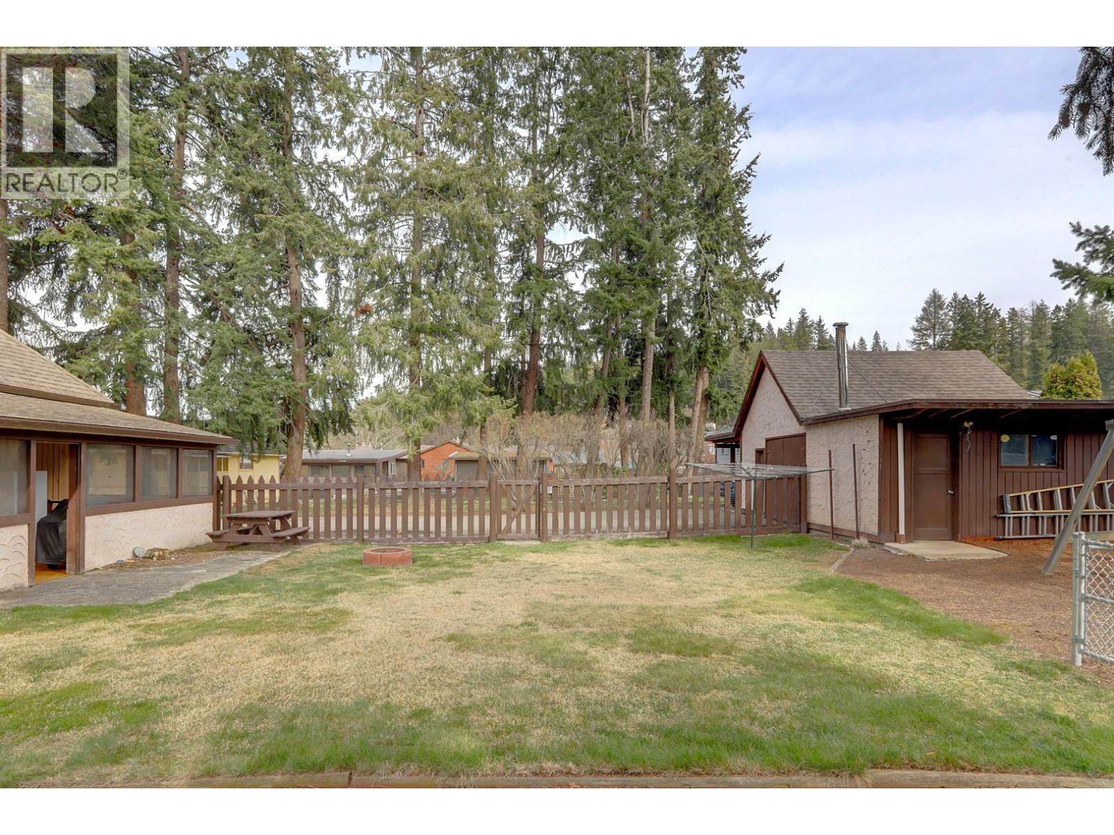  5051 11 Street Northeast, Salmon Arm