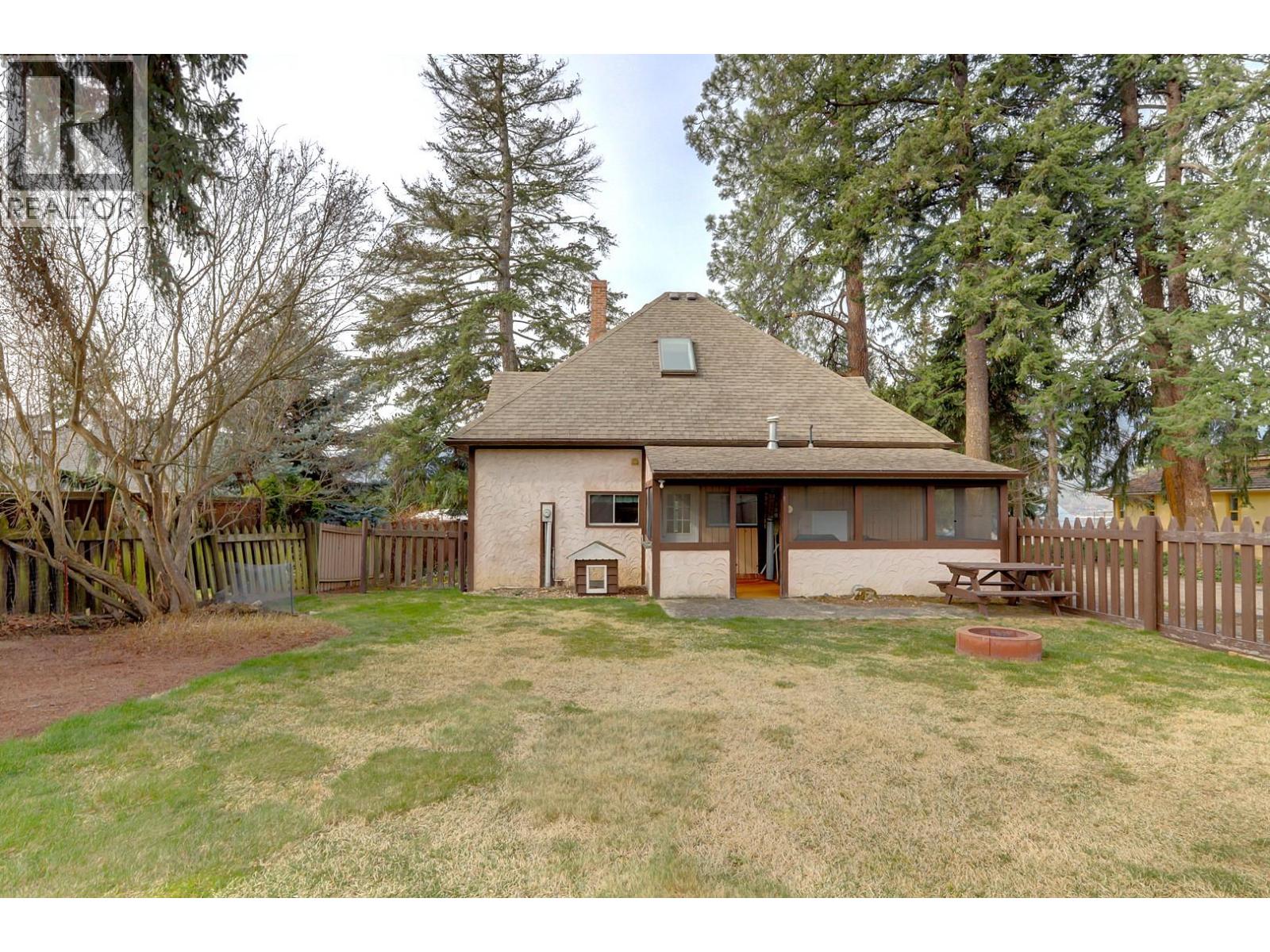  5051 11 Street Northeast, Salmon Arm