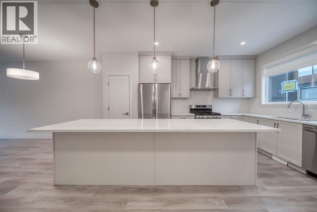 Single Family House for Sale in  Royal Elm Green NW Royal Oak Calgary 