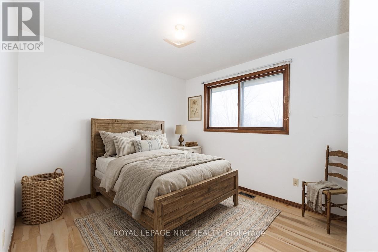 105 HILLVIEW ROAD - 18