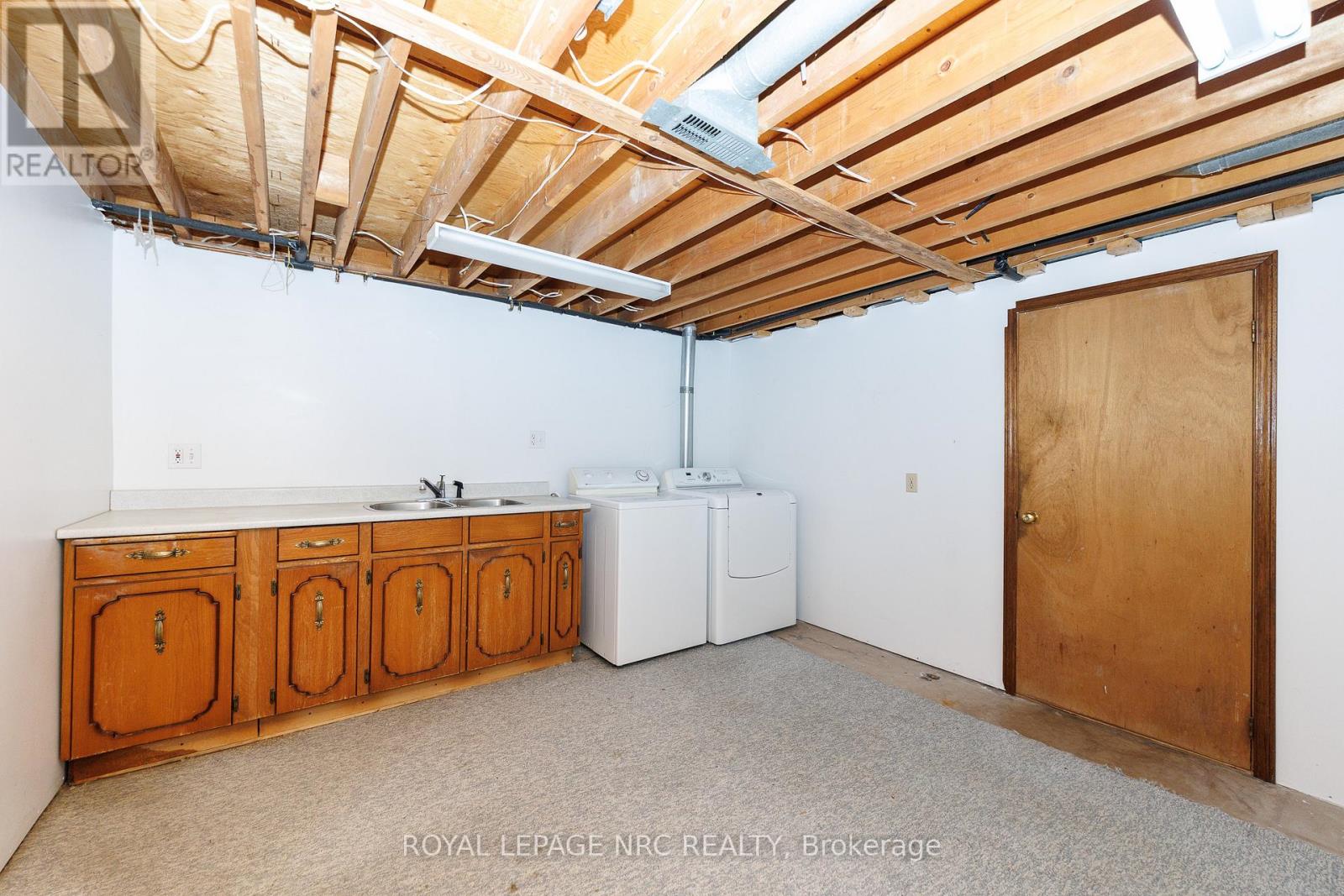 Spacious laundry room