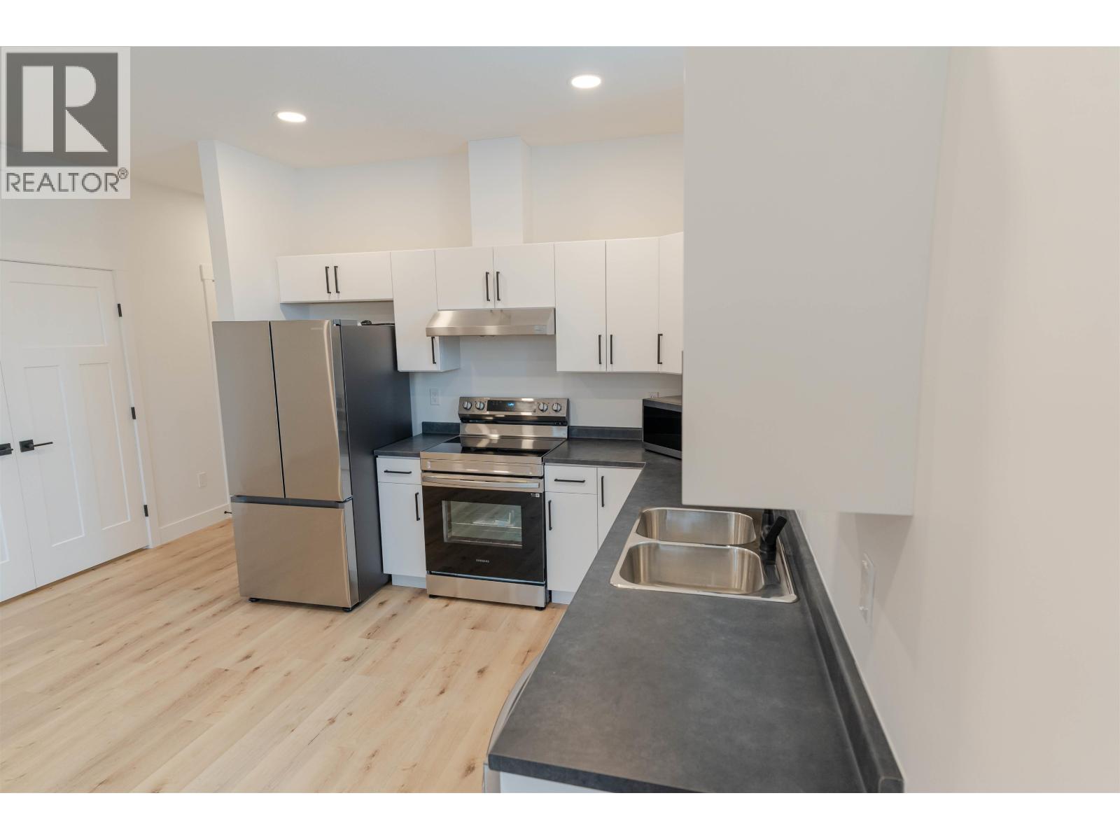 8316 79A STREET - 33