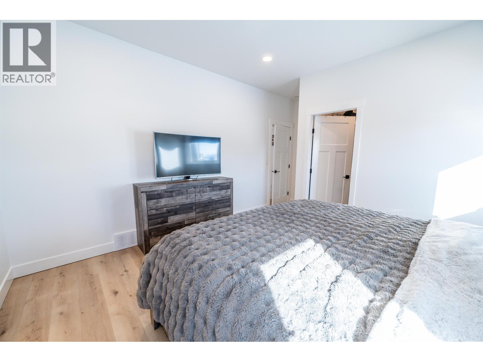 8316 79A STREET - 17