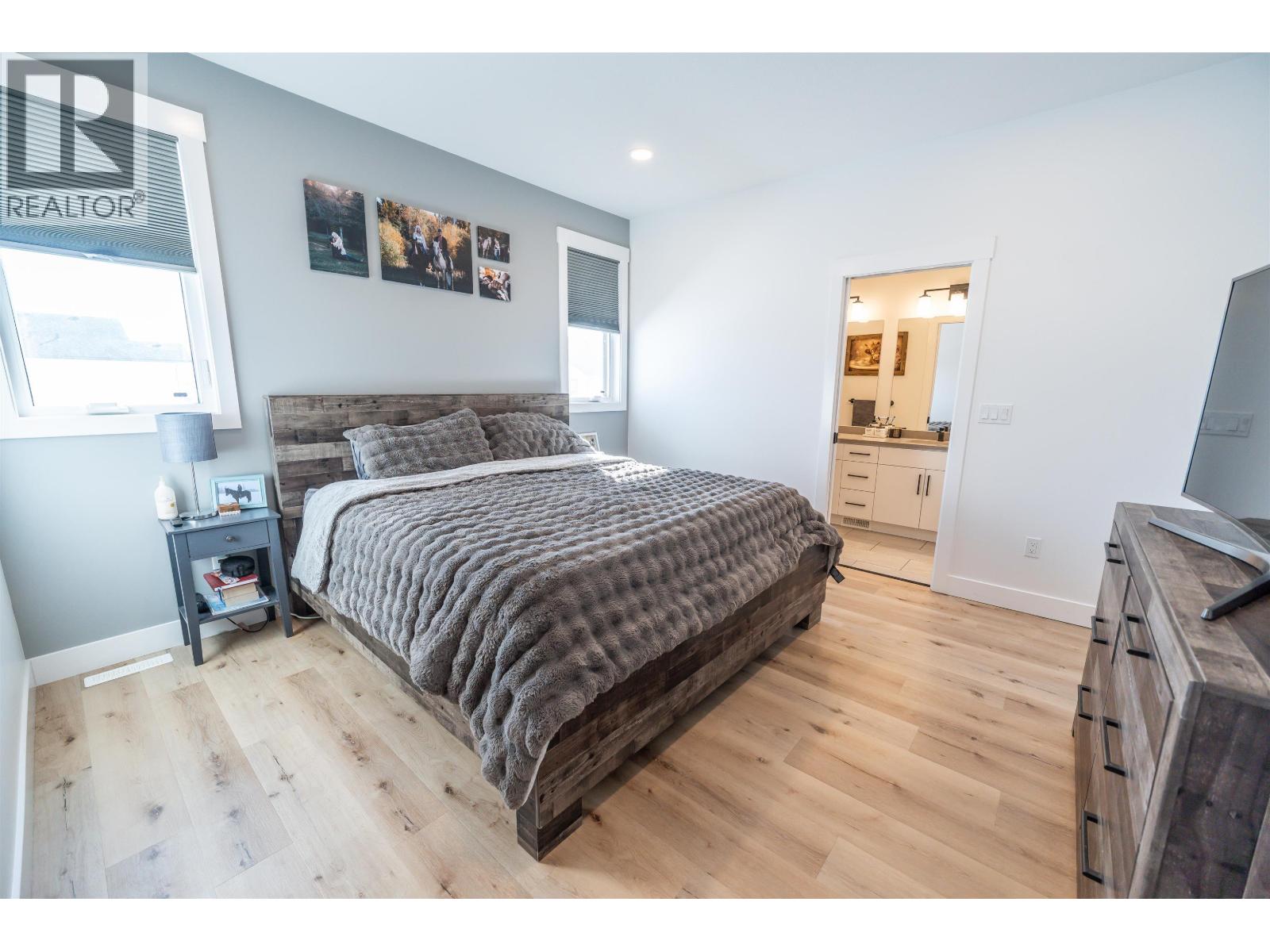 8316 79A STREET - 18