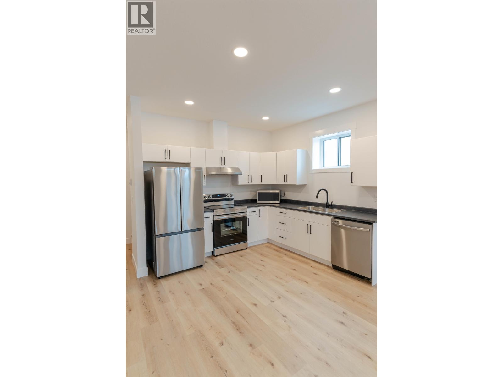 8316 79A STREET - 32