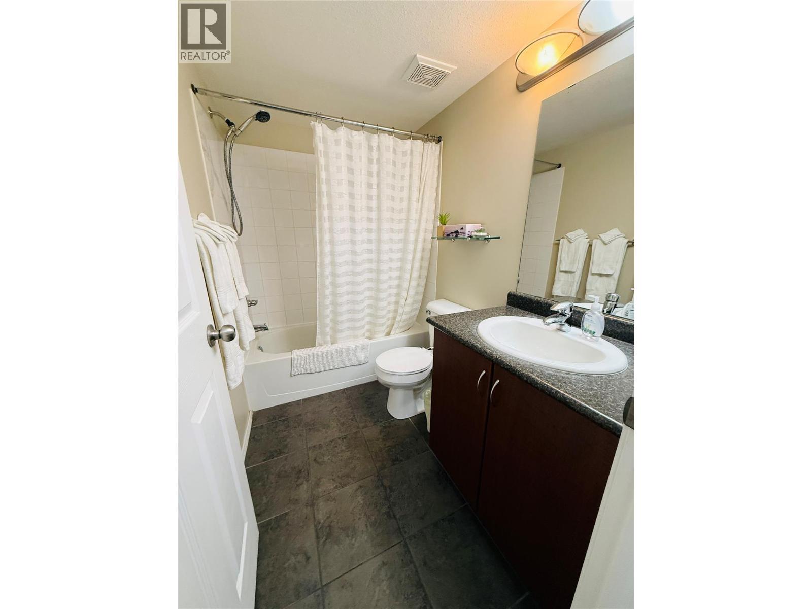 2212 205 Third Avenue, Invermere