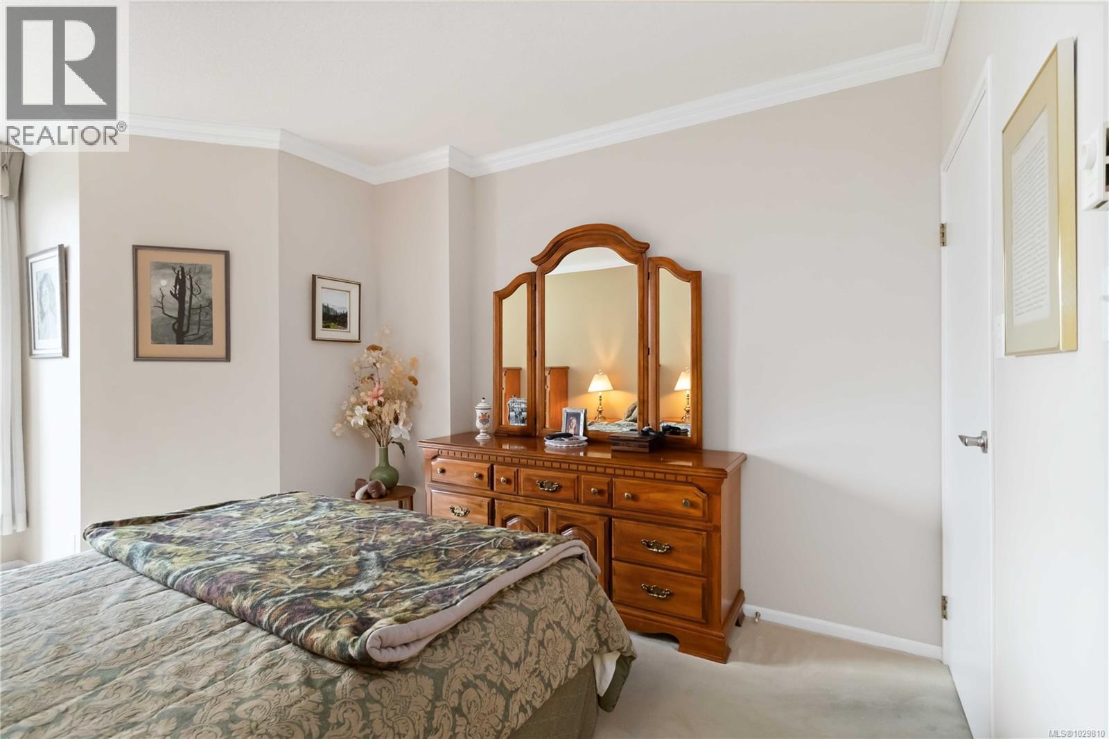 407 1010 View Street, Victoria