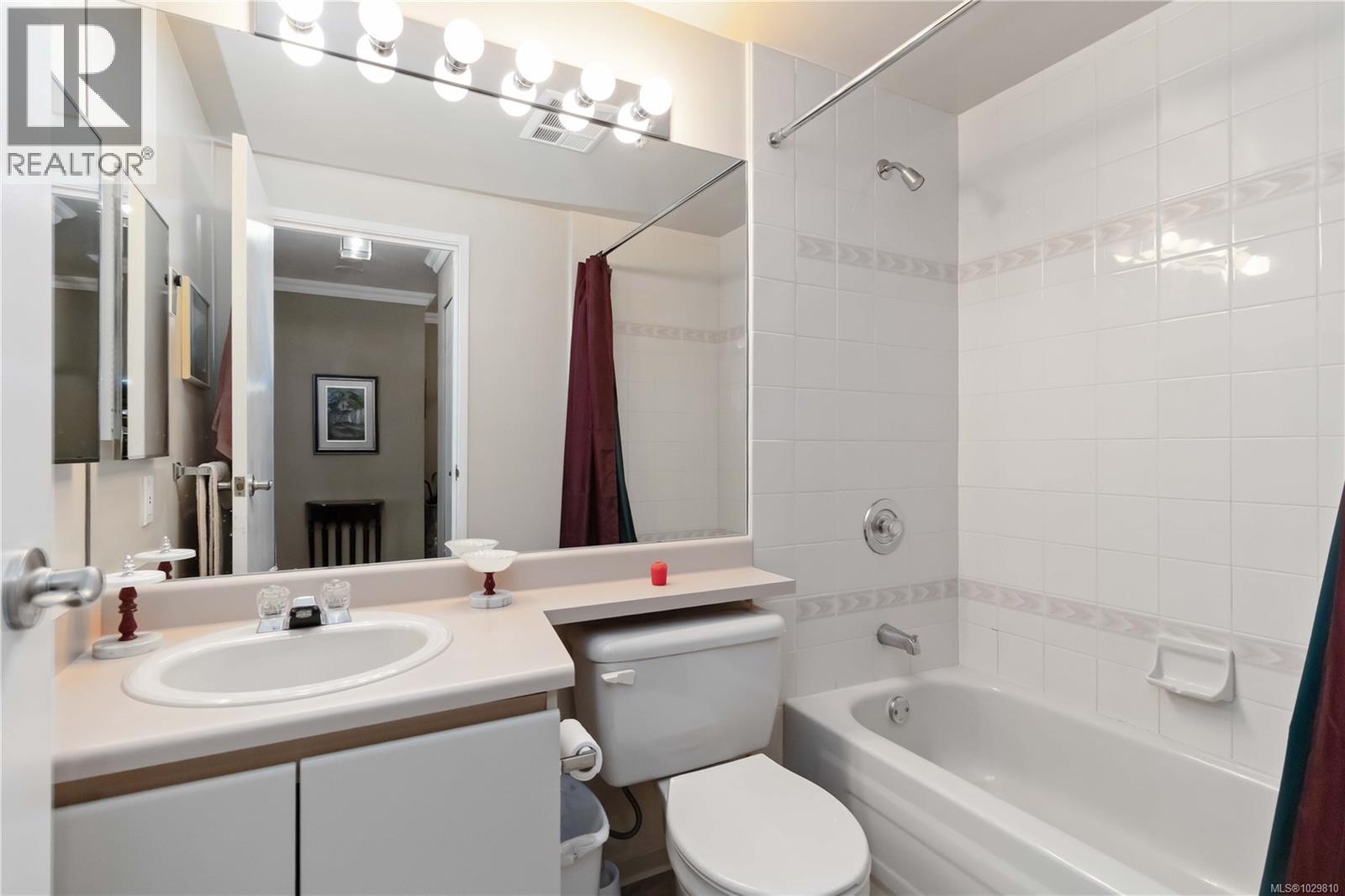 407 1010 View Street, Victoria