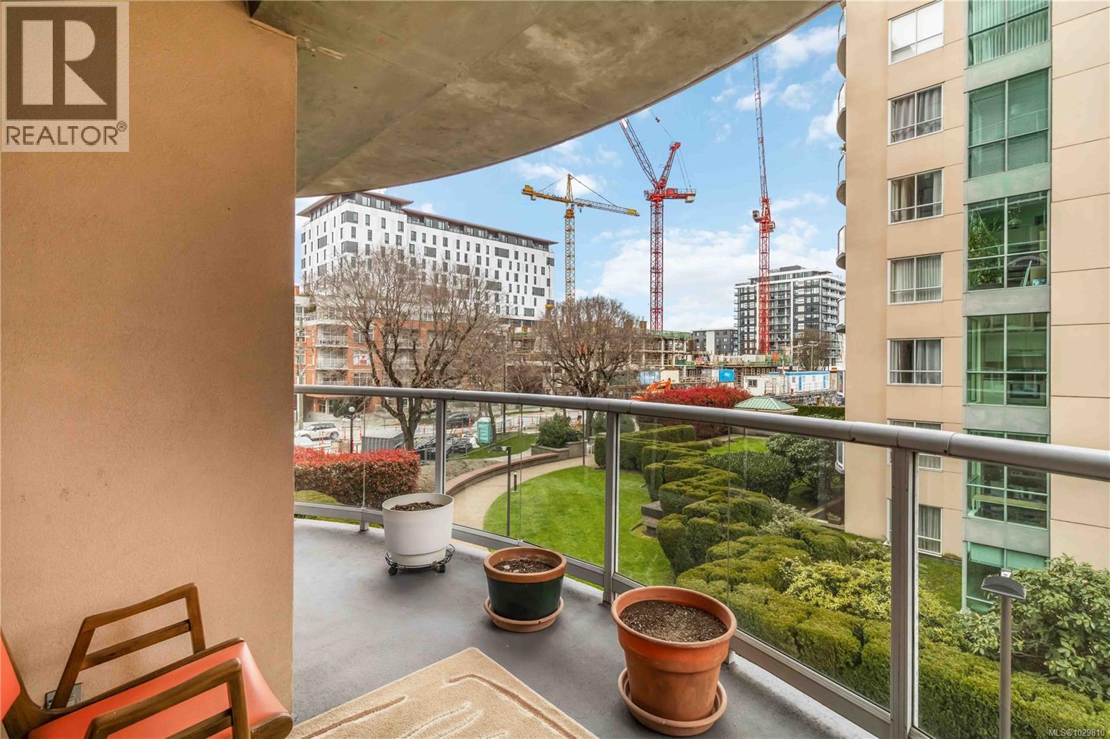 407 1010 View Street, Victoria