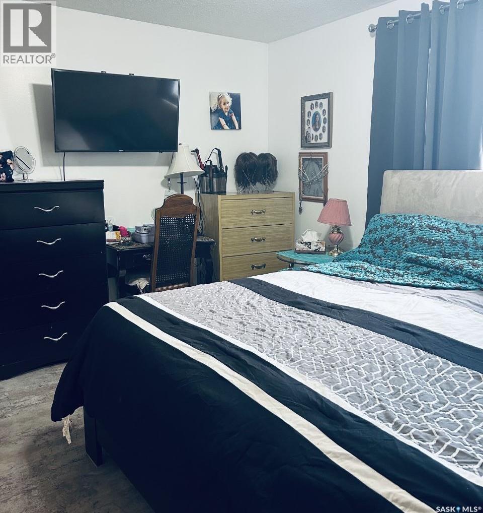 206 2ND STREET W - 13