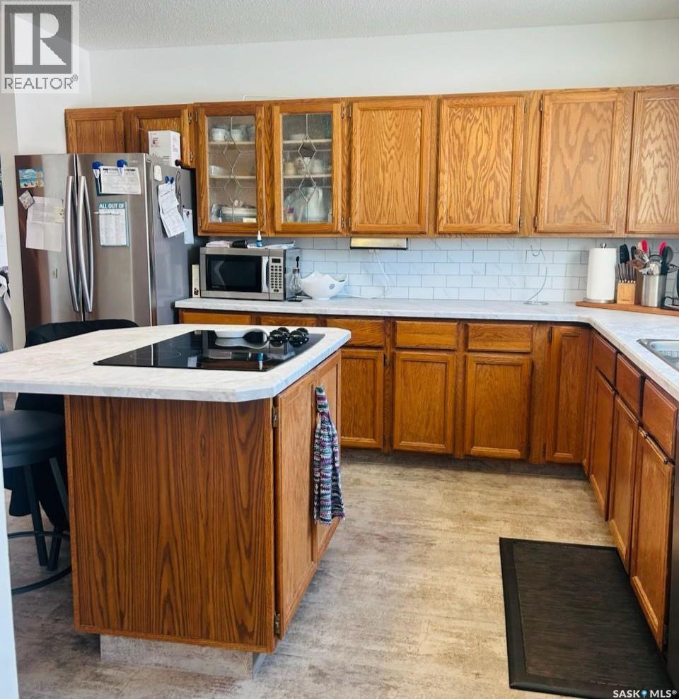 206 2ND STREET W - 3