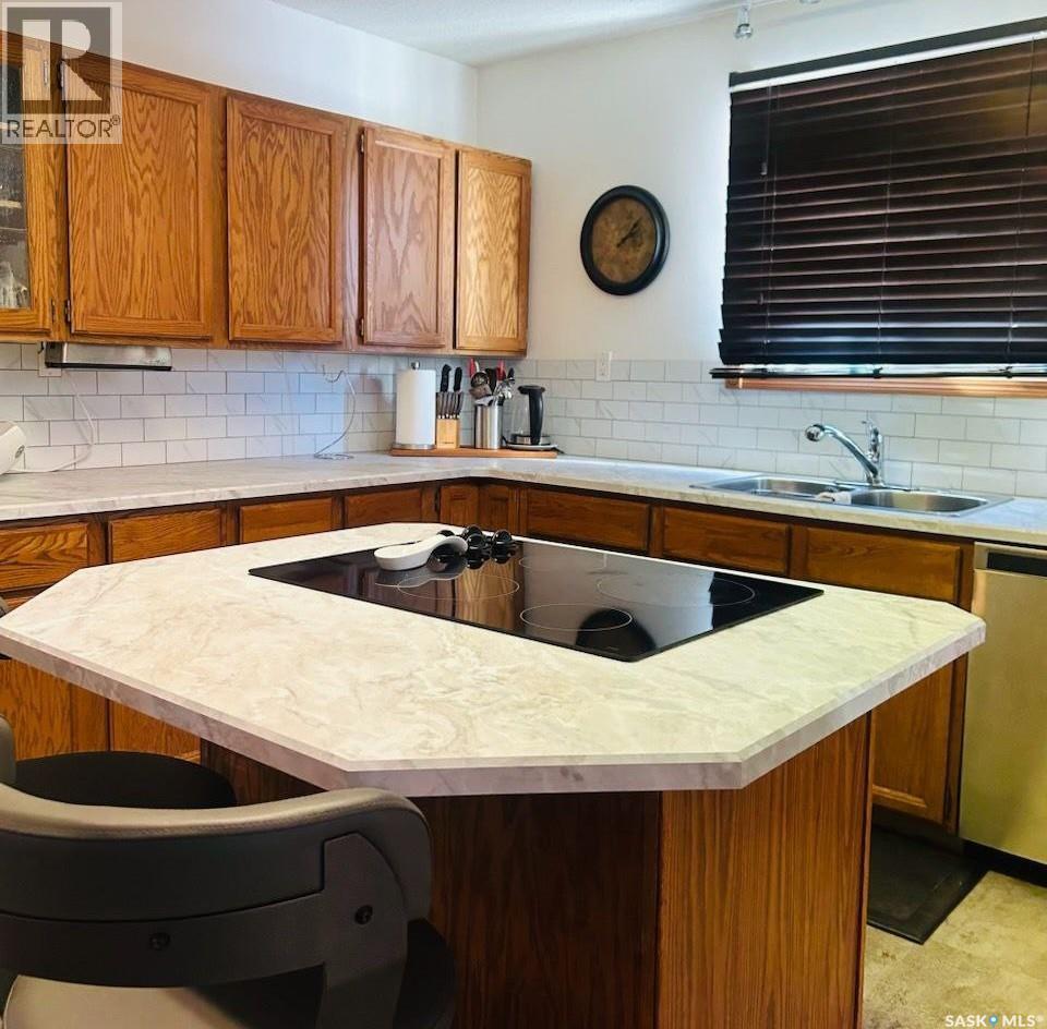 206 2ND STREET W - 5