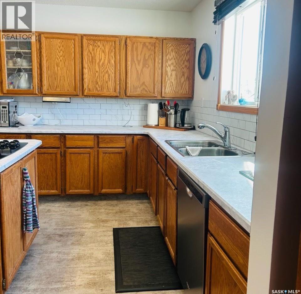 206 2ND STREET W - 6