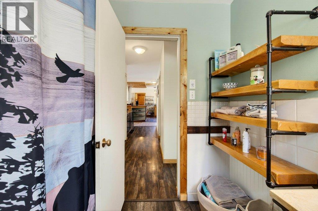 4198 Malakwa Road - 38