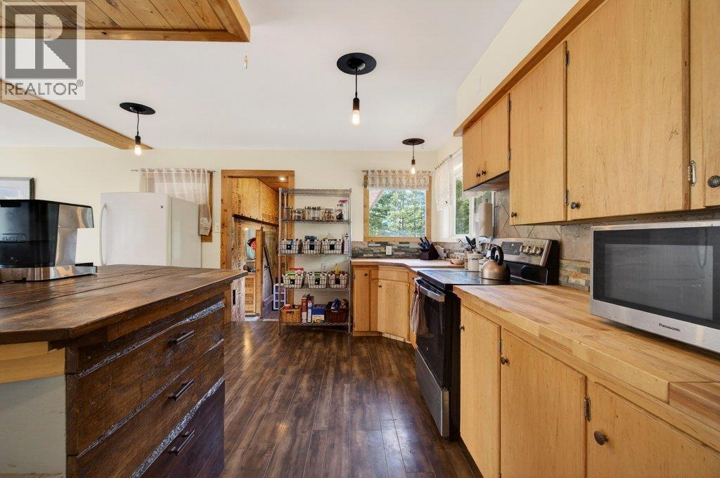  4198 Malakwa Road, Malakwa