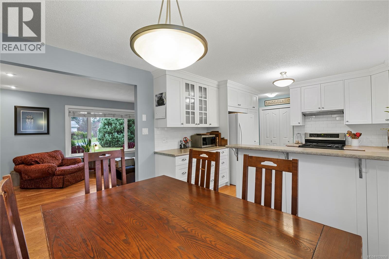 816 WOODLAND DR - 24