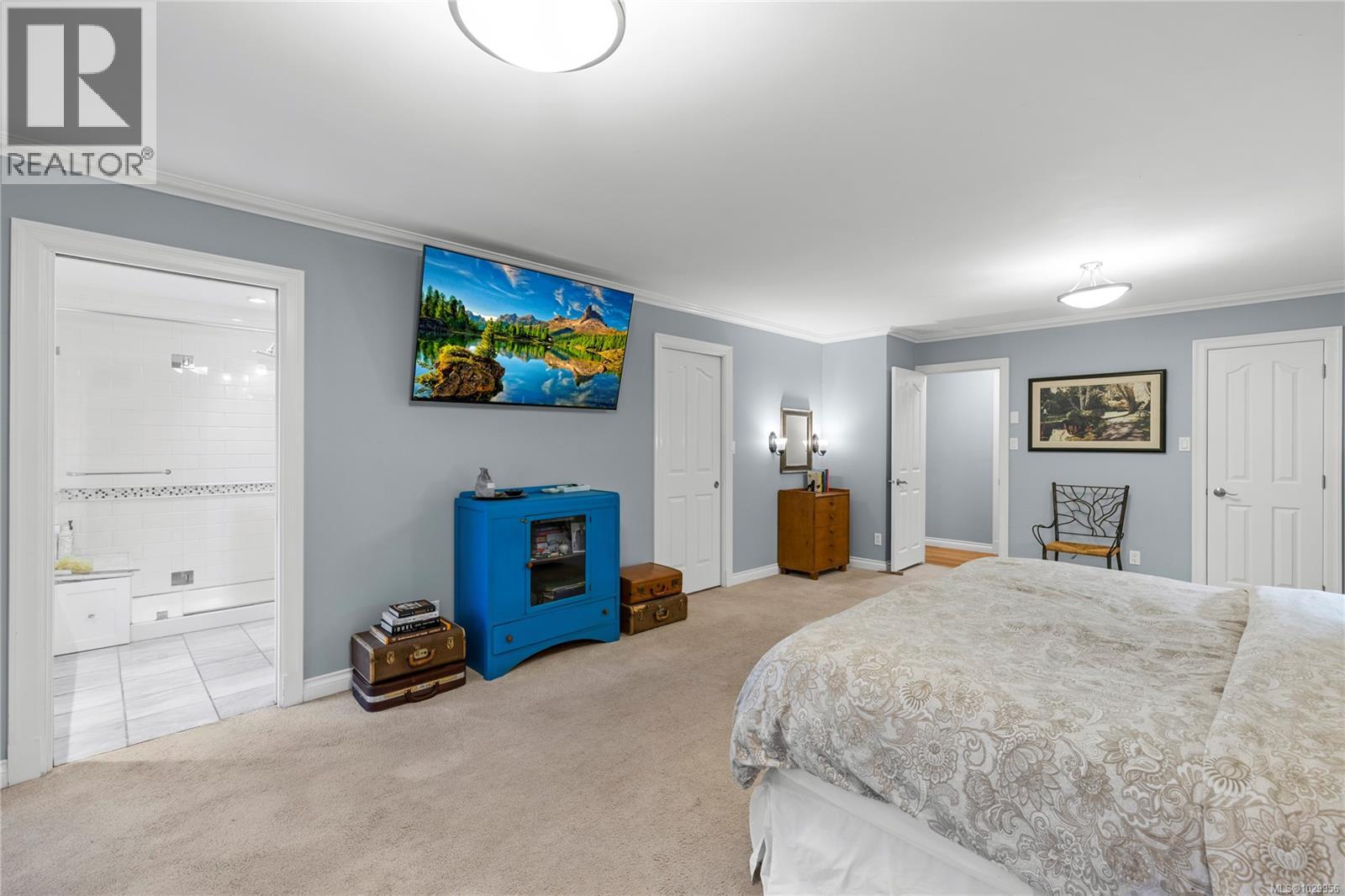 816 WOODLAND DR - 33