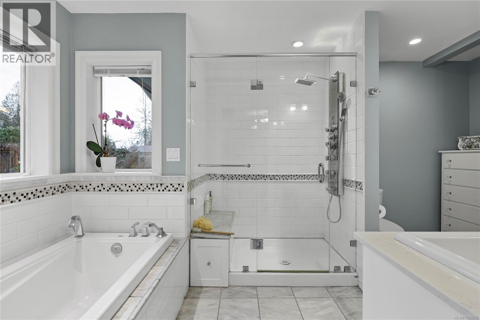 816 WOODLAND DR - 36