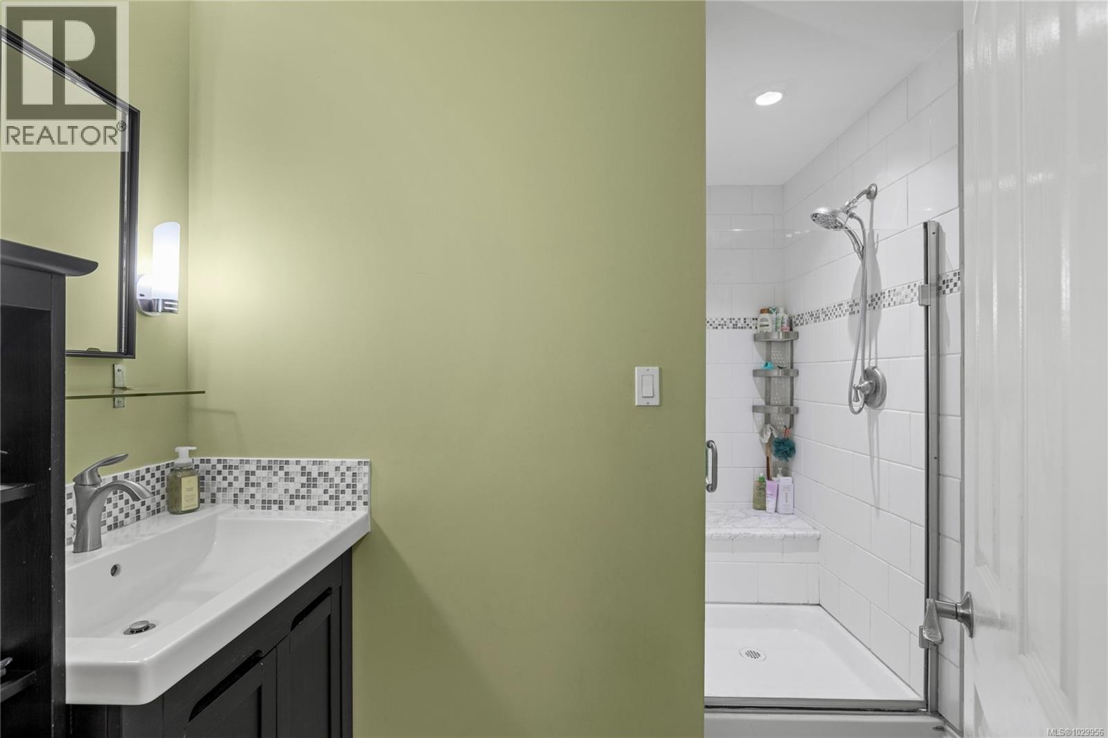 816 WOODLAND DR - 39