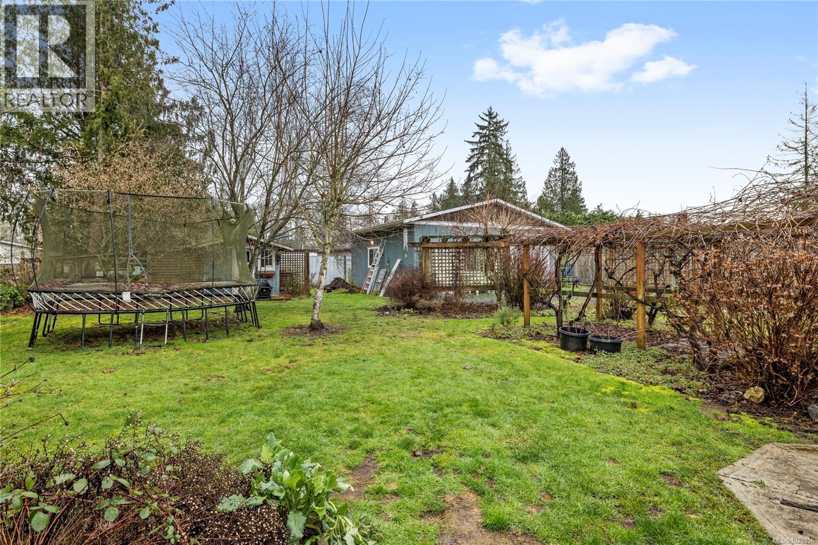 816 WOODLAND DR - 54