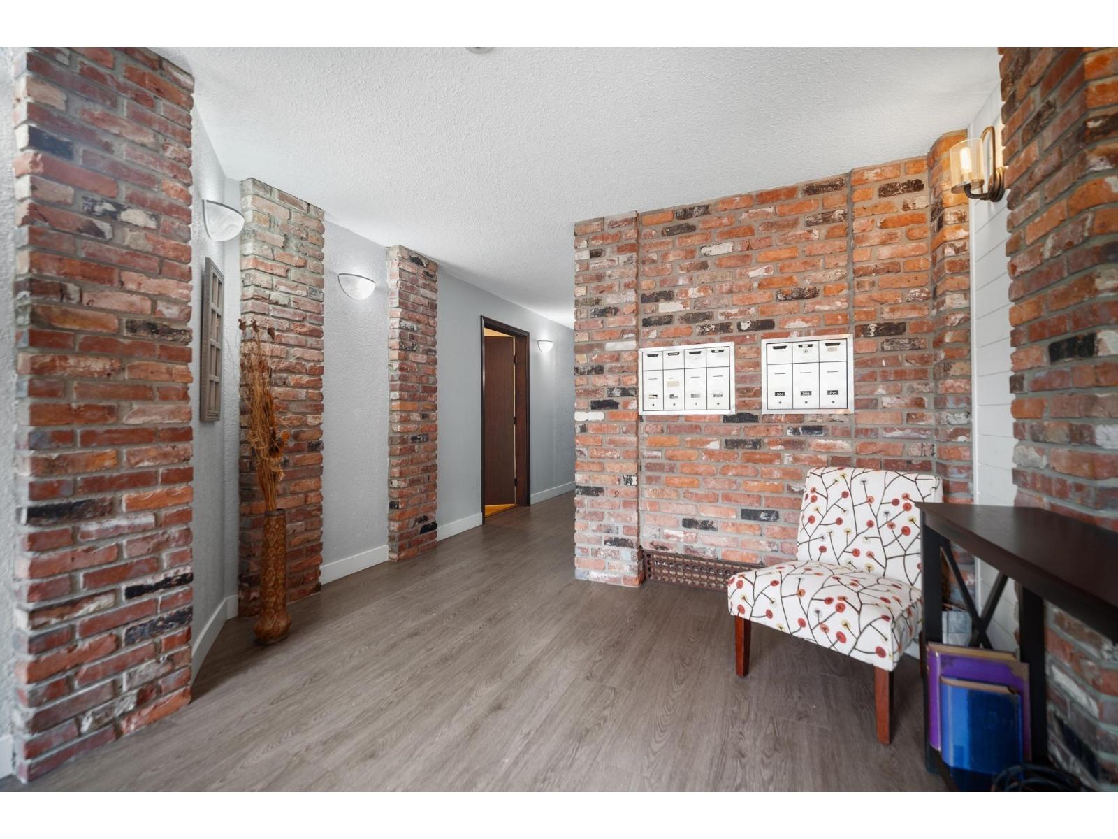 101 1331 FOSTER STREET, Surrey