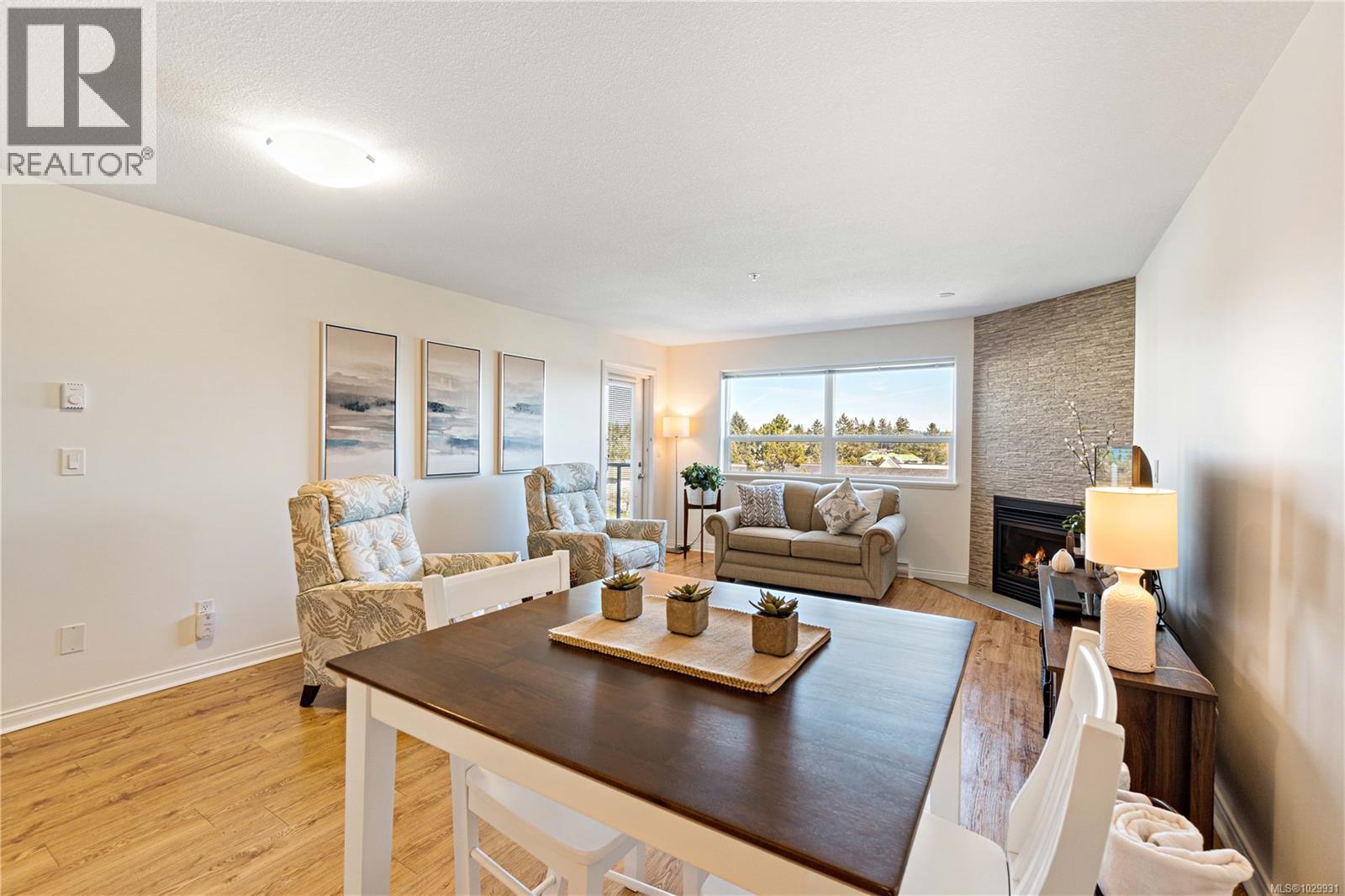 #211 1633 Dufferin Cres - 4