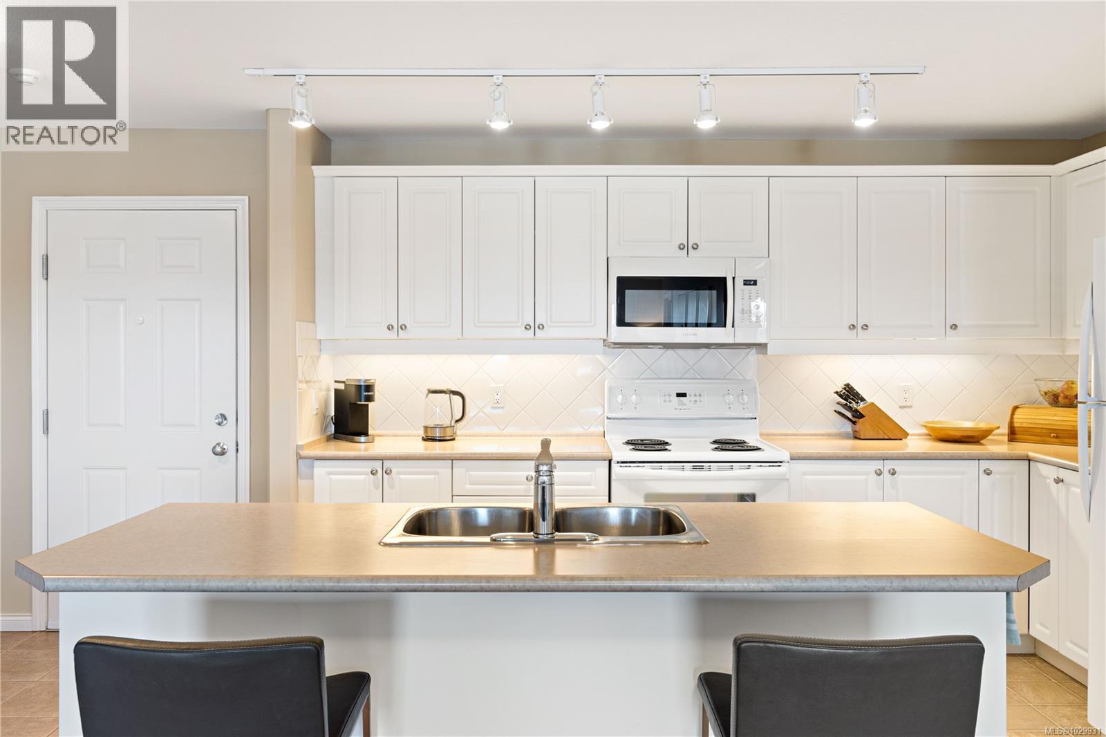 #211 1633 DUFFERIN CRES - 12