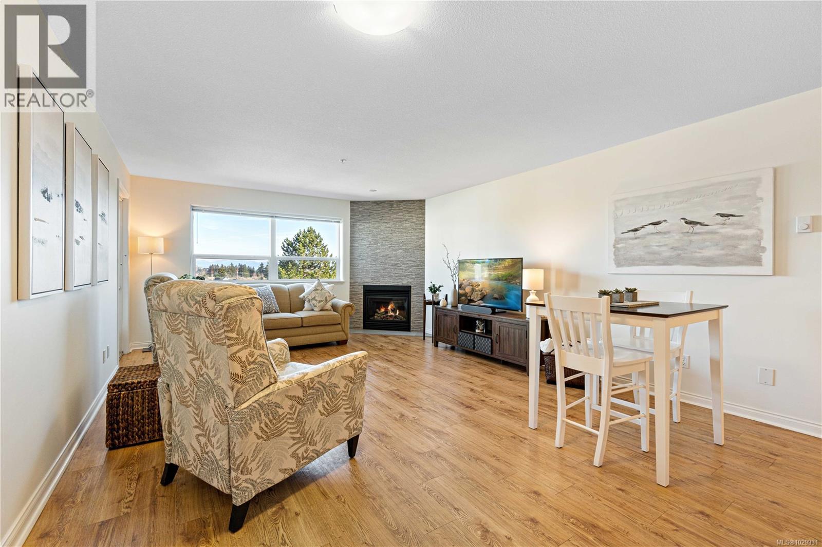 #211 1633 Dufferin Cres - 2