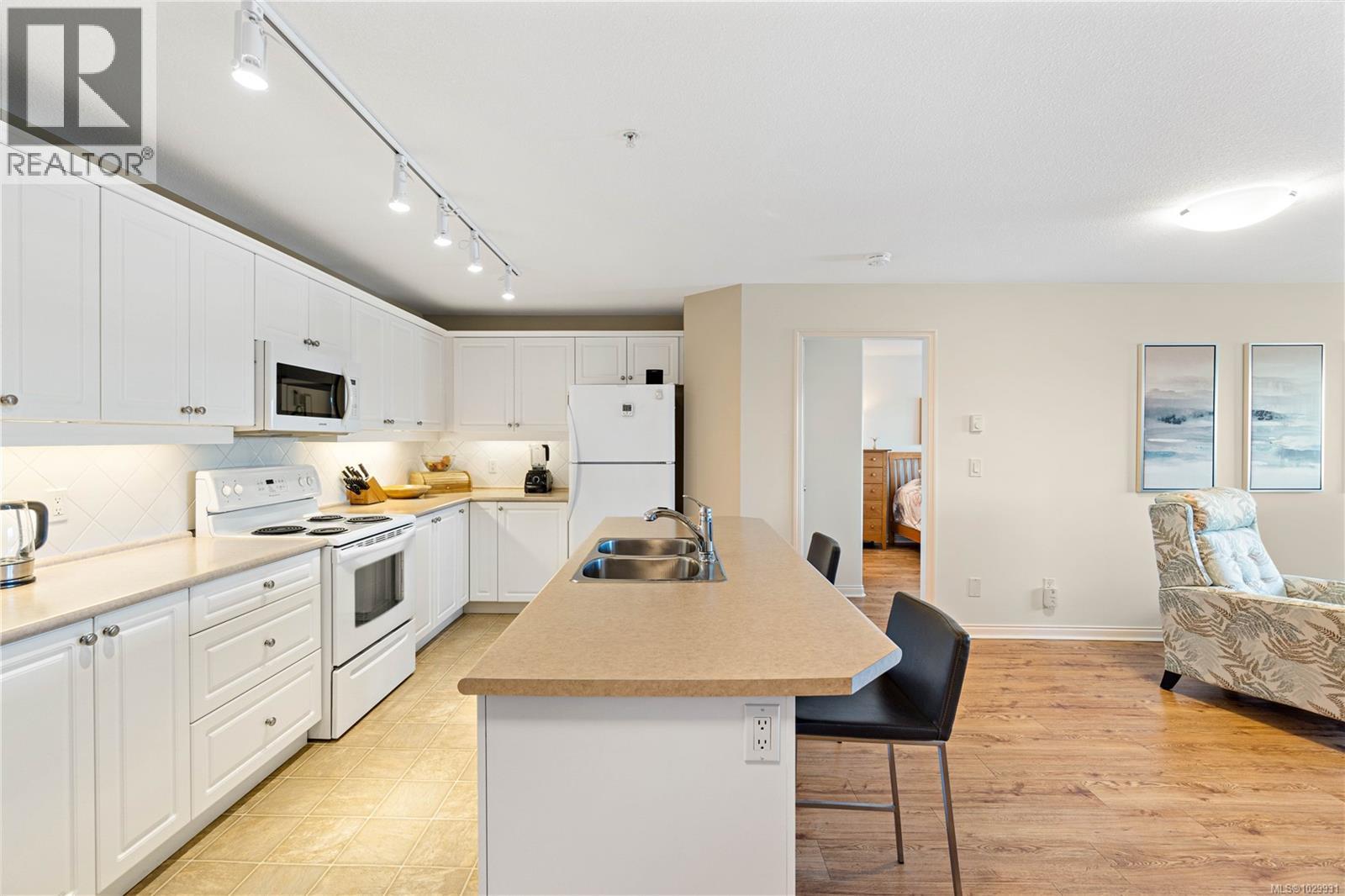 #211 1633 DUFFERIN CRES - 16