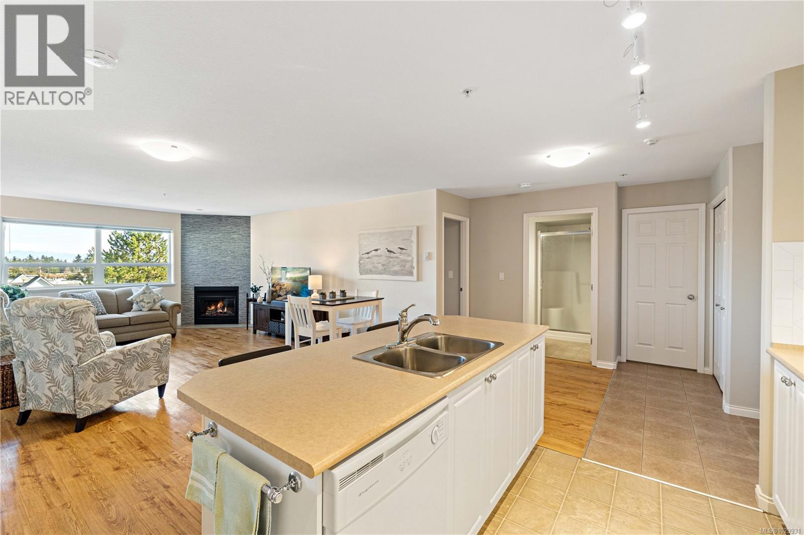 #211 1633 Dufferin Cres - 18