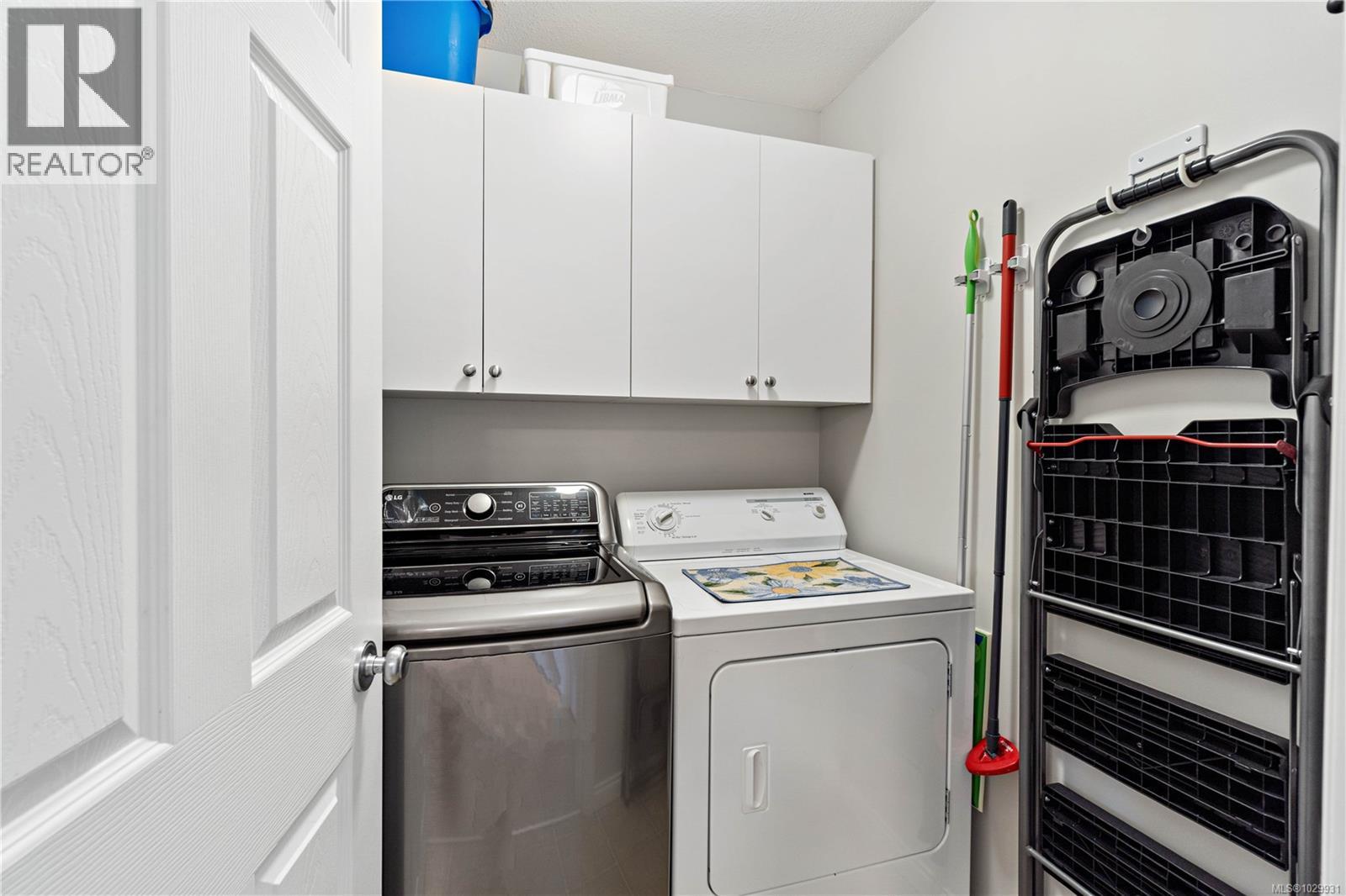#211 1633 Dufferin Cres - 25