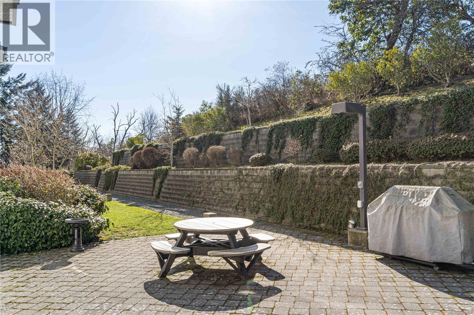 #211 1633 Dufferin Cres - 33