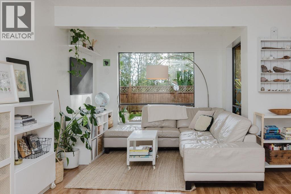 5 623 FARNHAM ROAD, Gibsons