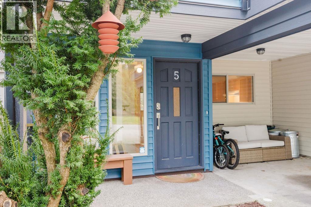 5 623 FARNHAM ROAD, Gibsons